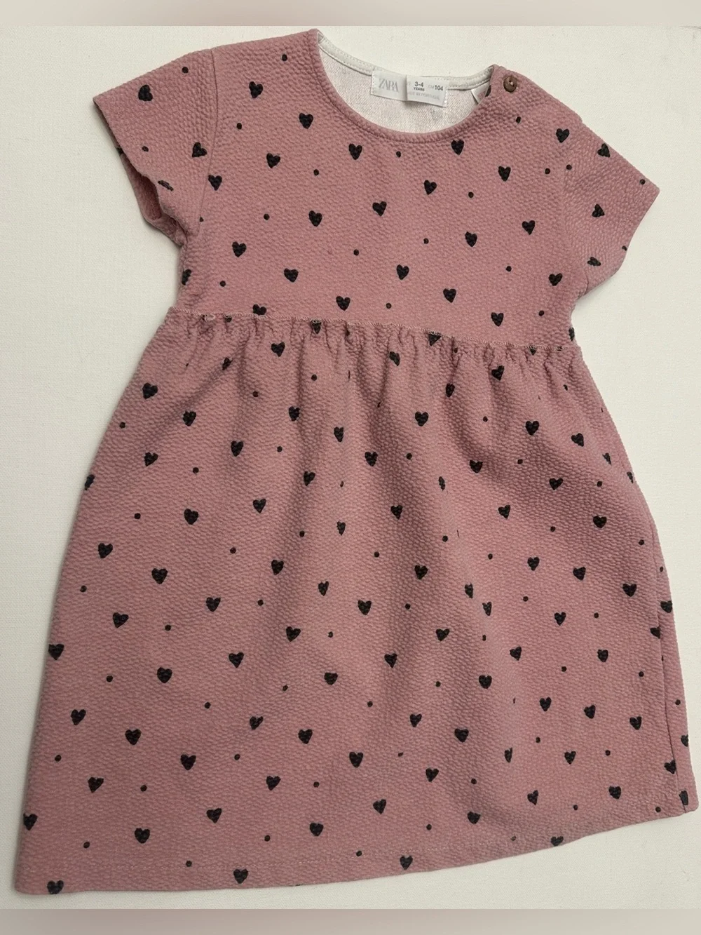 Zara girl’s Dusty Pink Dress with Black Heart Print.  Size 3-4T.